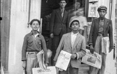 Youngsters with newspapers